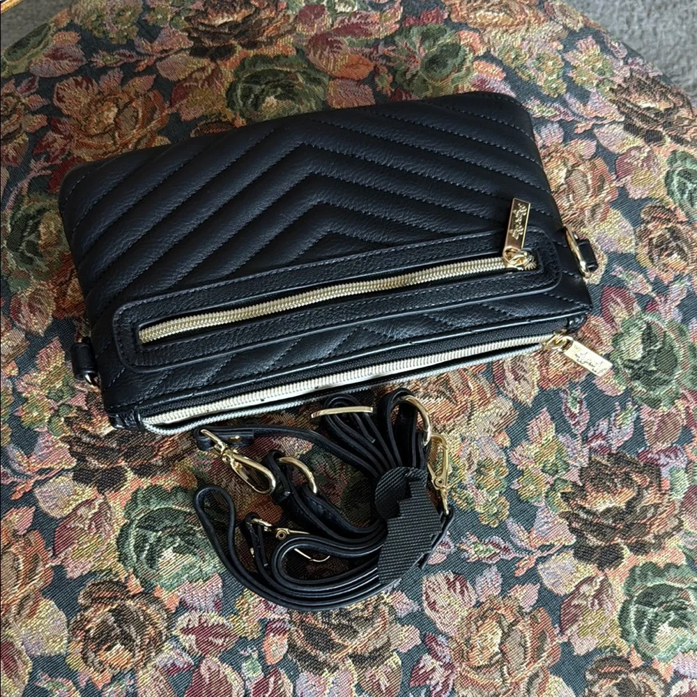 Itzy Ritzy the Boss Quilted Women's Pouch NWT - Picture 4 of 6